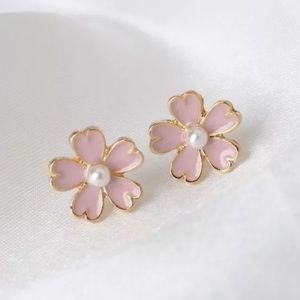 3/$30 CUTE PINK DAISIES STUD EARRINGS